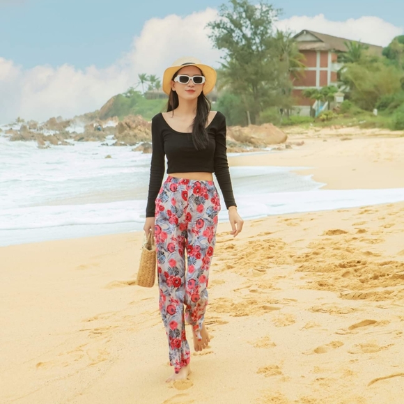 Rosey Red, Linen Thai style women's boho pants! - Picture 3 of 7